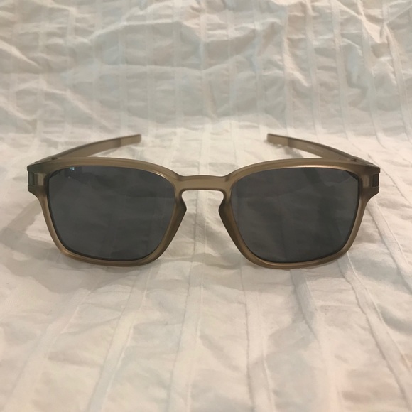 oakley latch square polarized
